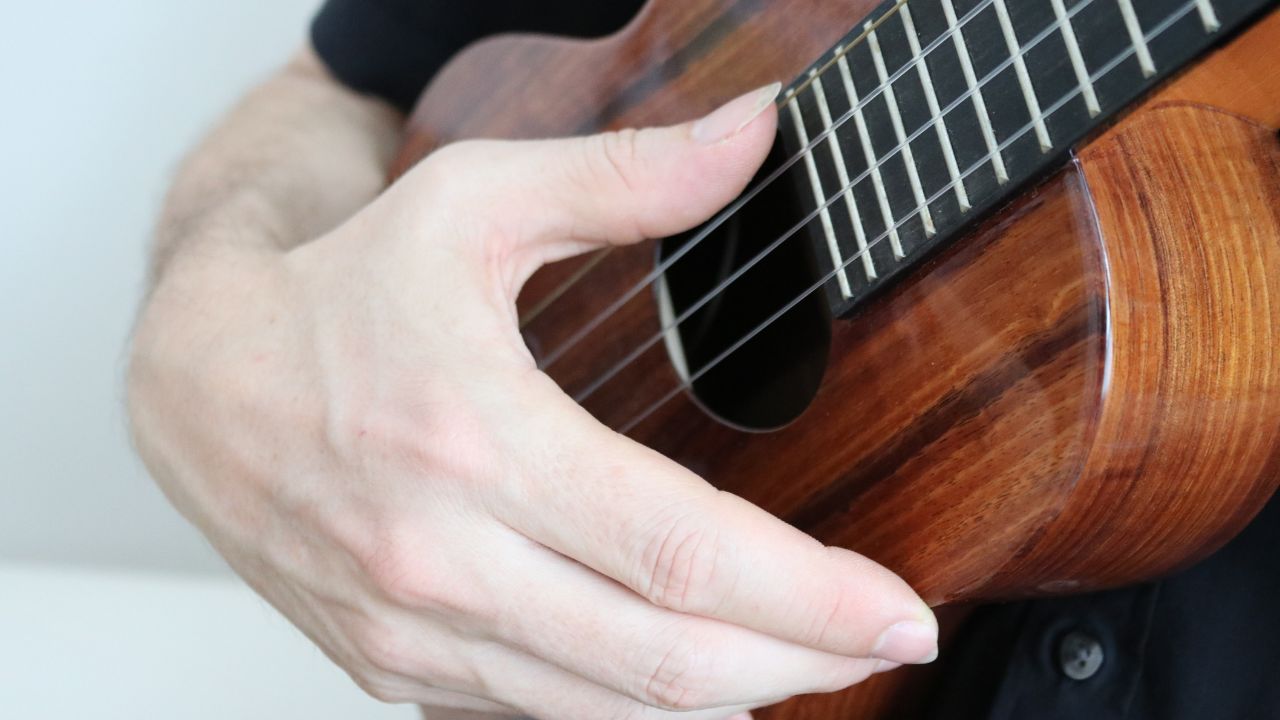 Photo of an ukulele thumb strum